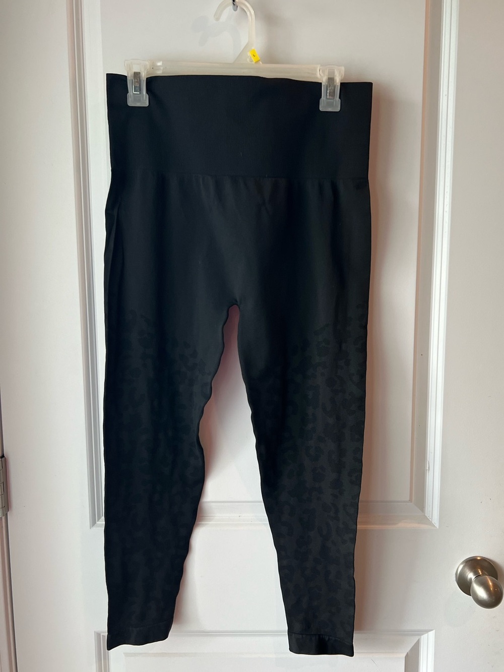 High-Waist Black Crivit Leggings with Subtle Leopard Print. Large